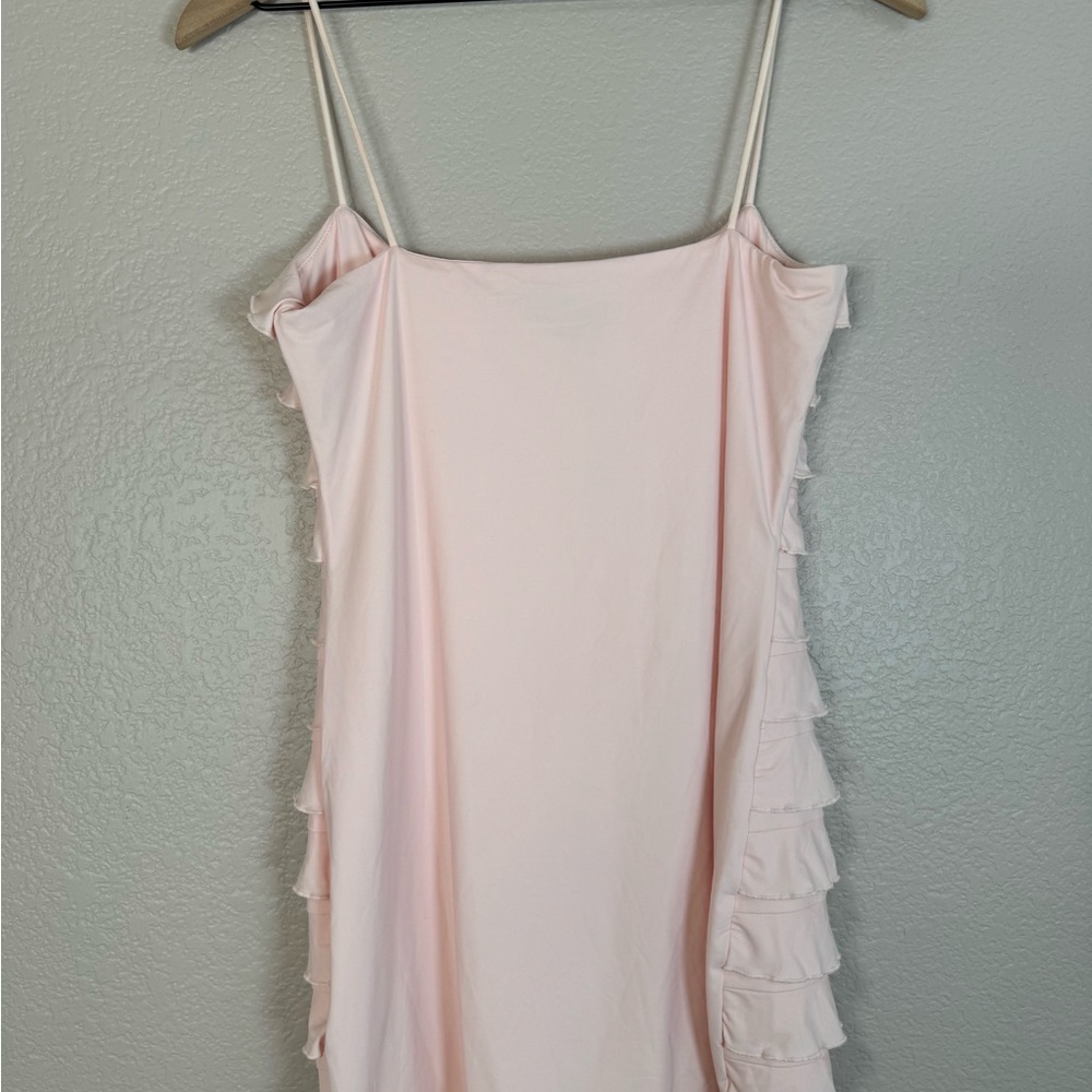 EDIKTED Nadya Ruffled Mini Dress LIGHT PINK Large New with Tags $76 - Picture 14 of 14